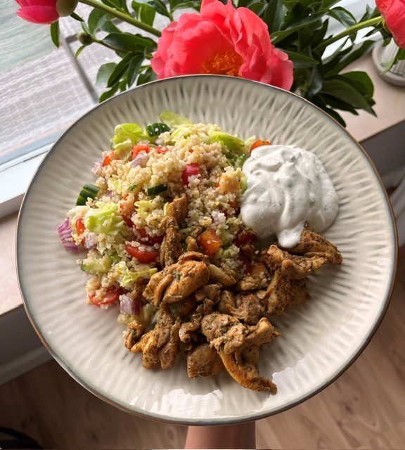 Bulgur salade met kipgyros en zelfgemaakte tzaziki
